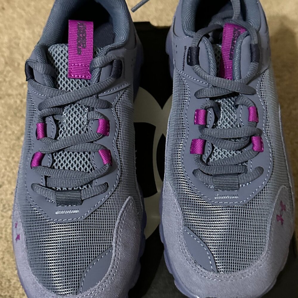 Womens `Under Armour Charged Verssert SPKLE size 7.5